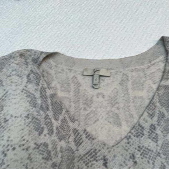 joie Animal Print Long Sleeve Sweater Lightweight Size S - Picture 8 of 10